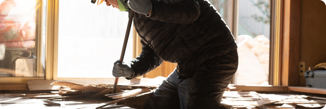 解体するスタッフ