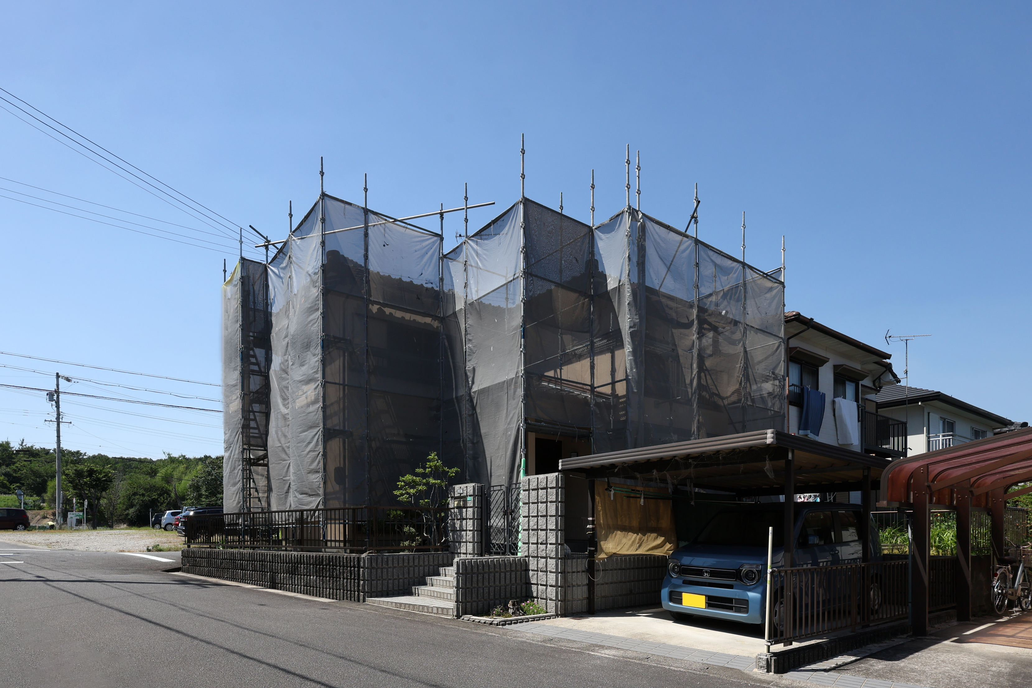 骨組みが組まれている家